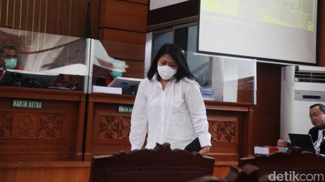putri candrawathi dituntut 8 tahun penjara 169