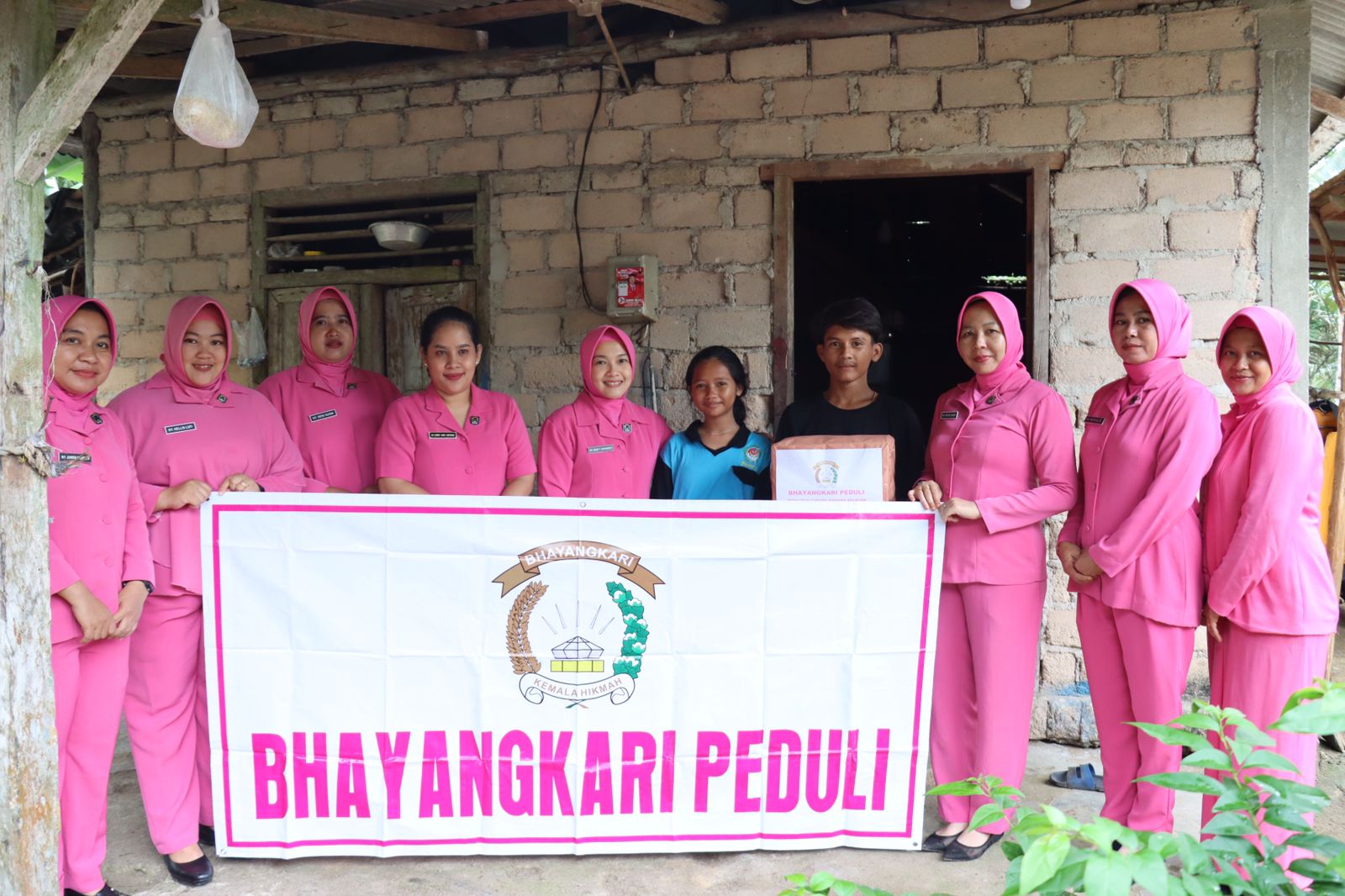 Polres Basel Berikan Bantuan Sosial dan Layanan Kesehatan kepada Korban Angin Puting Beliung 3 IMG 20240126 WA0017