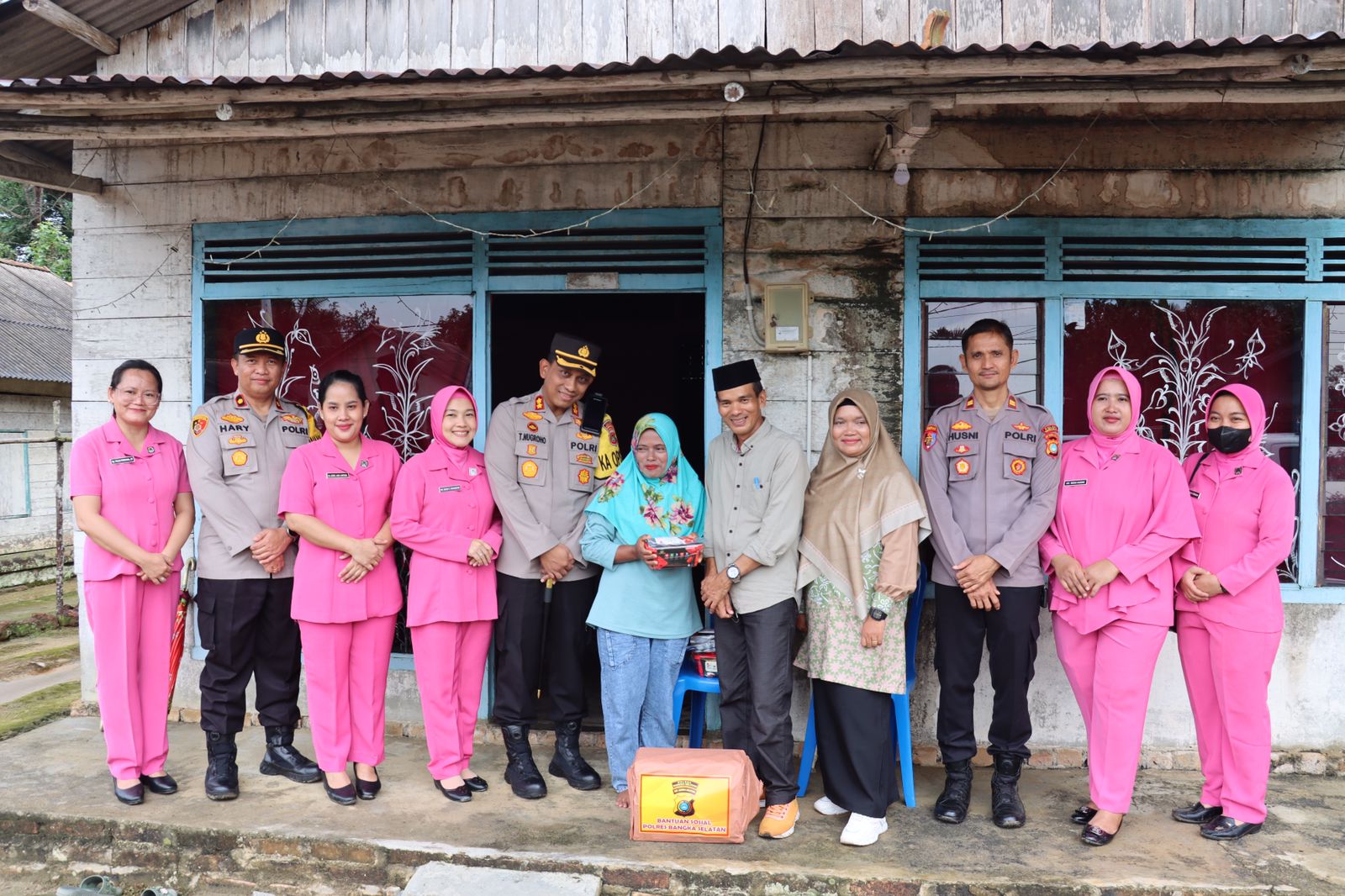 Polres Basel Berikan Bantuan Sosial dan Layanan Kesehatan kepada Korban Angin Puting Beliung 4 IMG 20240126 WA0026