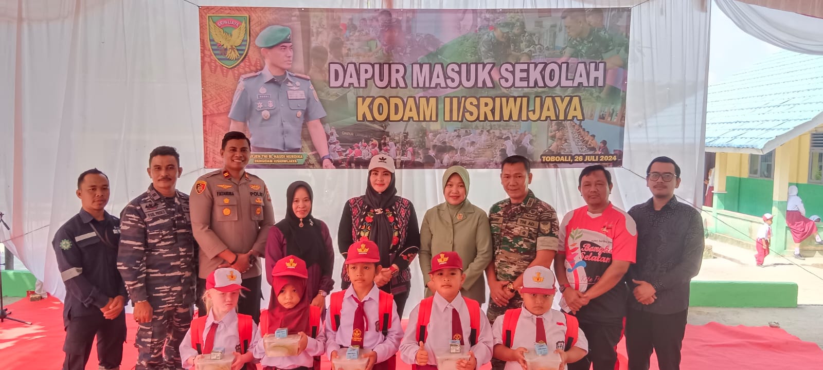 Kodim 0432/Basel Tingkatkan Gizi Anak dengan Program "Dapur Masuk Sekolah" di SDN 20 Toboali 3 IMG 20240726 WA0028