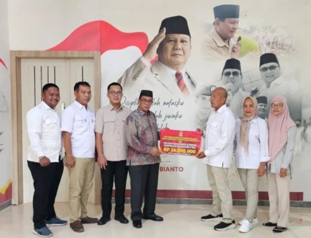 DPC Gerindra Basel Donasikan Bantuan Bencana Sumatra ke Gerindra Babel 1 IMG 0975 0864