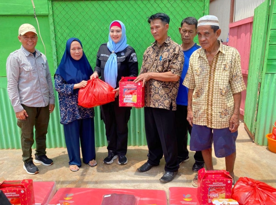 Wabup Debby Vita Dewi Tinjau Warga Terdampak Puting Beliung di Desa Sadai, Salurkan Bantuan dan Pastikan Penanganan Cepat 1 IMG 0865 0885