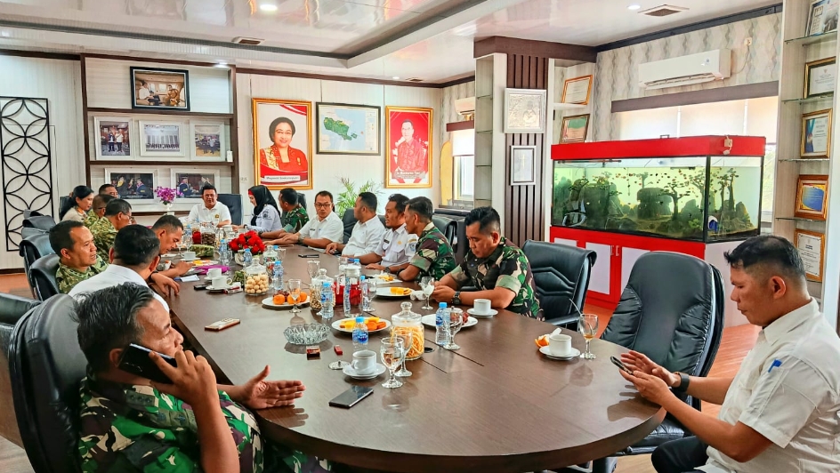 Riza–Debby Sambut Tim Karhutla Mabes TNI, Perkuat Sinergi Cegah Kebakaran Hutan dan Lahan 1 IMG 0868 0865