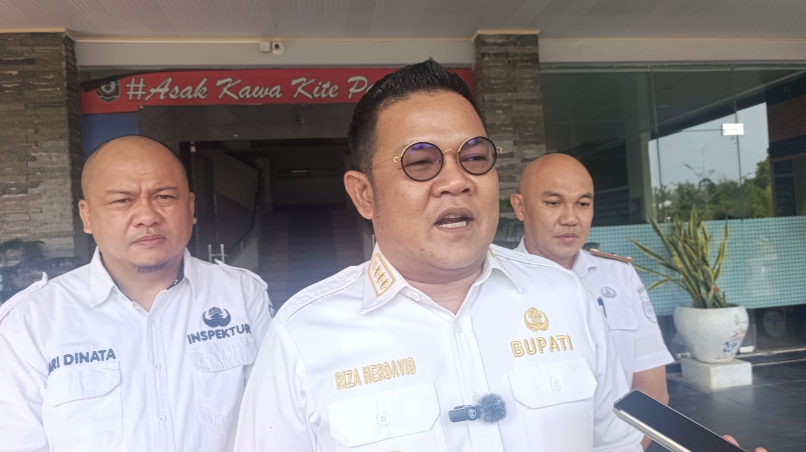 Salahgunakan Wewenang, Kades Bedengung Diberhentikan Tidak Hormat 1 IMG 20261021 WA0153